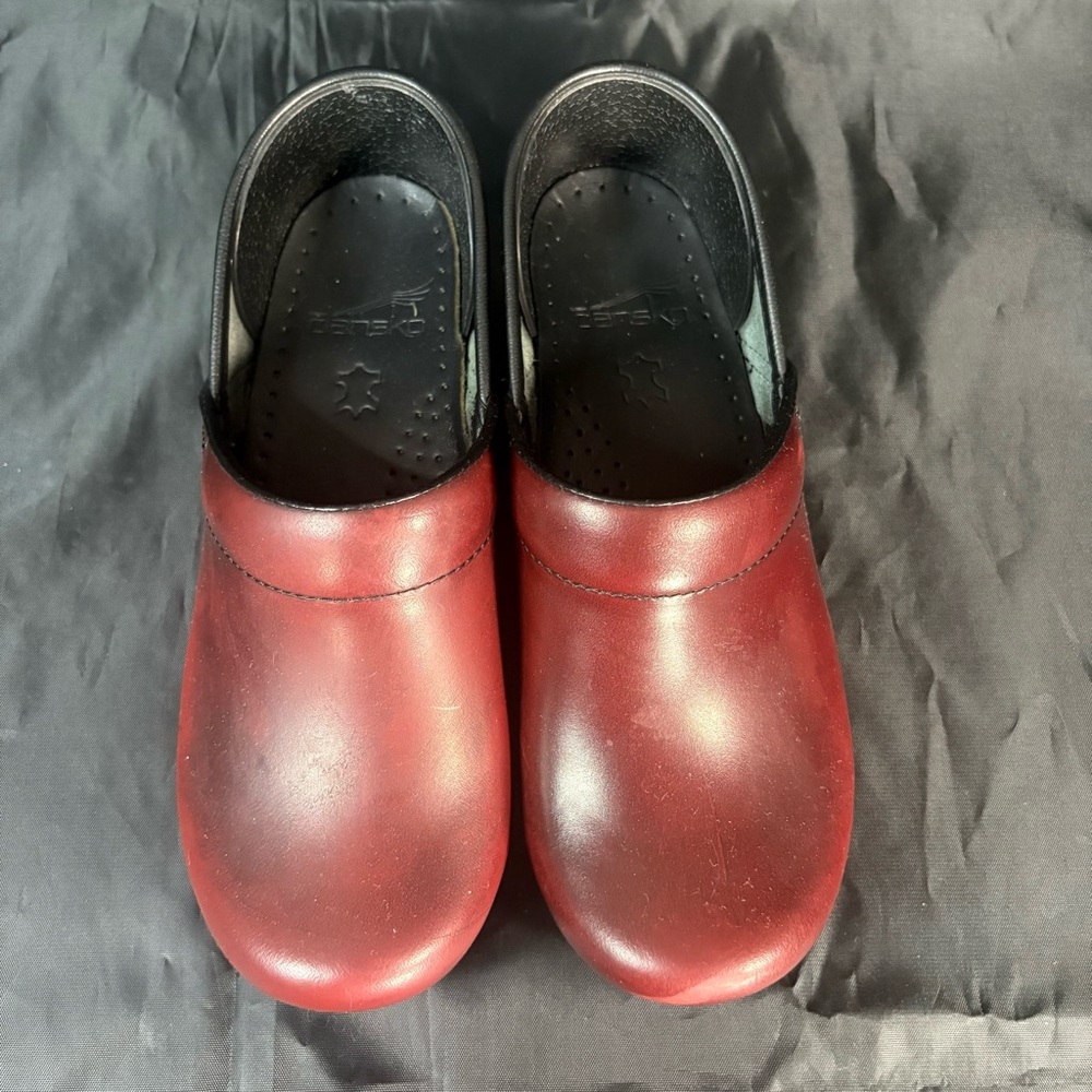 Dansko Red Leather Clog Slip on Comfort Shoes Nursing Size 35 EUC-5 US